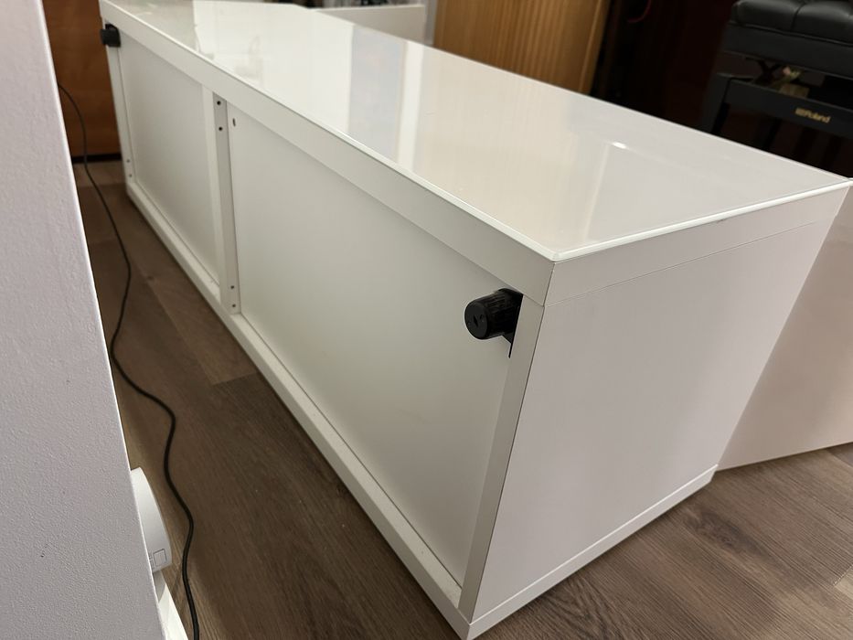 Movel Tv Besta ikea com portas tampo em vidro