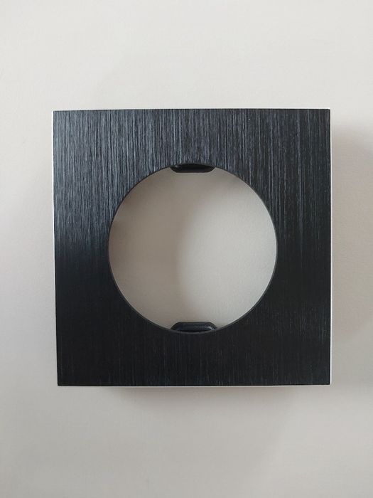 Osprzęt elektryczny gniazda i oprawy