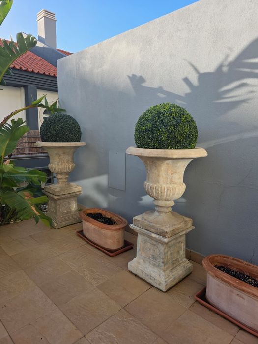 6 pedestais em pedra