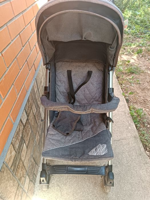 Продам легку, зручну детячу коляску.