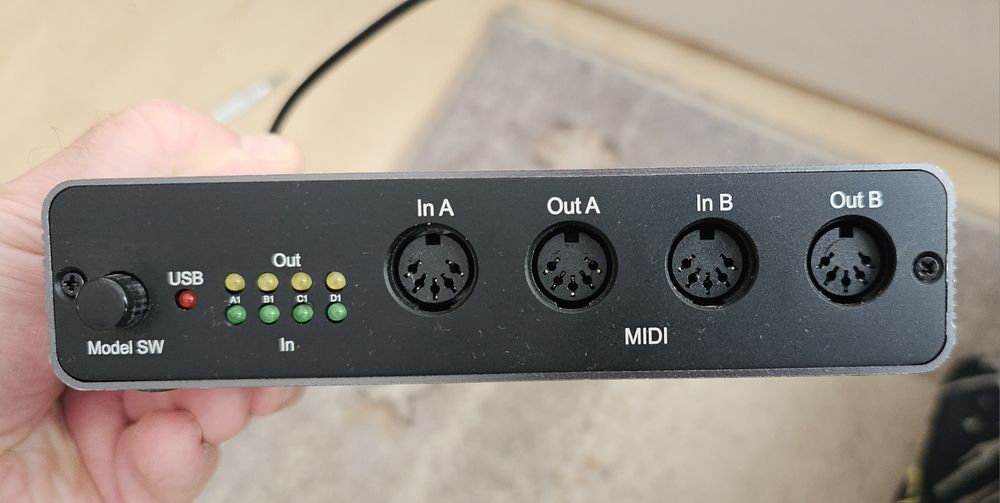 Miditech MIDIFACE 4x4 Thru/Merge – interfejs MIDI USB 4 IN / 4 OUT