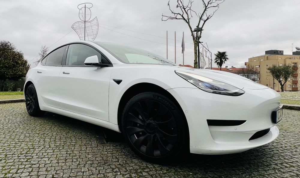 Tesla Model 3  325CV