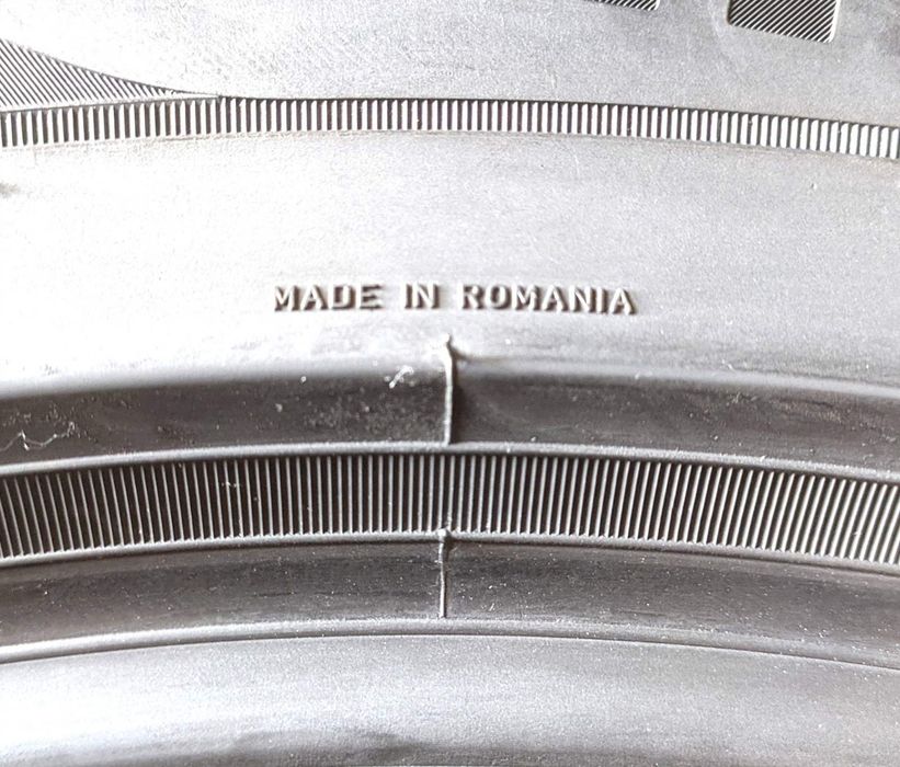 Шини зимові R19 235/55 Pirelli Scorpion Winter Run Flat