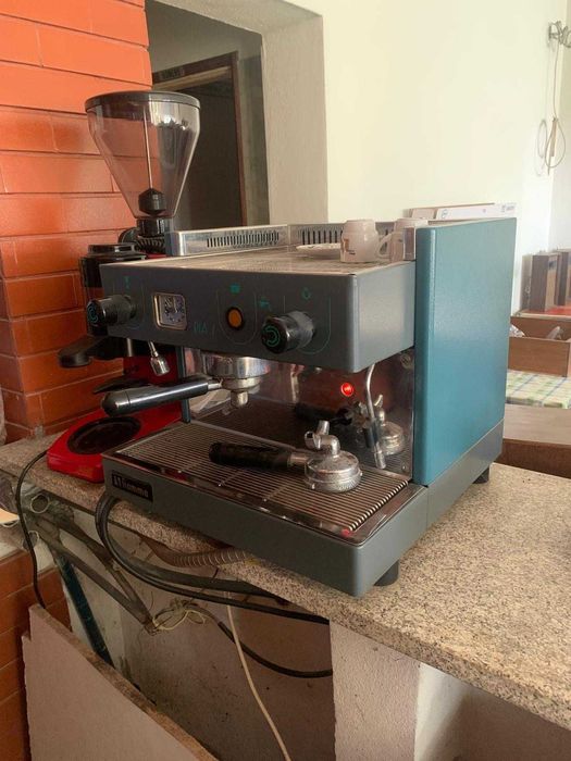 Máquina de Café + Moinho Automático Fiamma – 1 Grupo – COMO NOVA