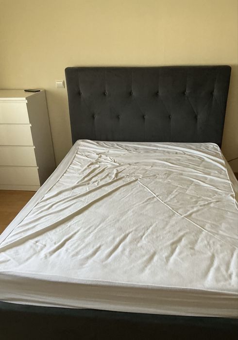 Cama de Casal Estofada 150x195 com Estrado – Cinzenta