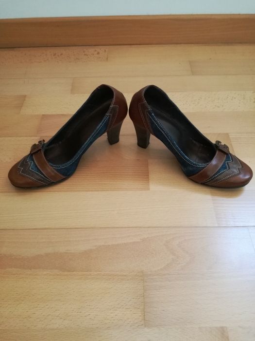 Sapatos ganga/pele novos