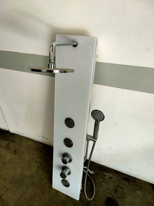 Coluna de chuveiro com hidromassagem cromado