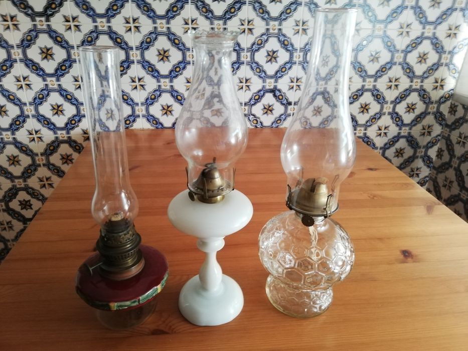 Três candeeiros diferentes, bastante antigos