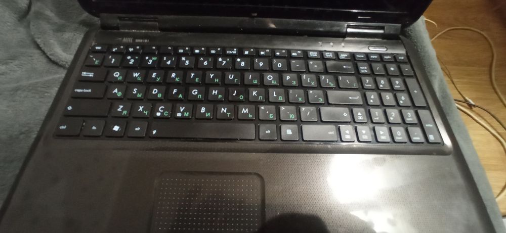 Asus не робочий продам в зборі по ціні запчастин