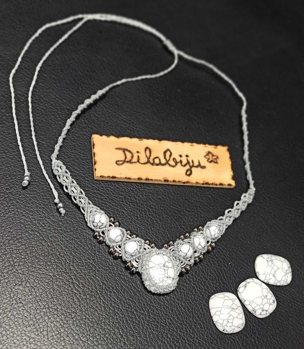 Colares em Micromacrame