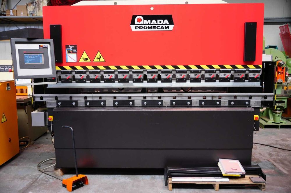 Komplet maszyn Amada do obróbki blachy 10x3100 krawędziarka + gilotyna