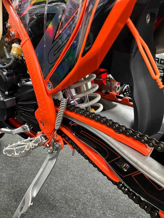 Мотоцикл STN V8 Motard