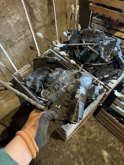 Замок дверей водійський  PL  на БМВ е46 е39 e38 рест до рест