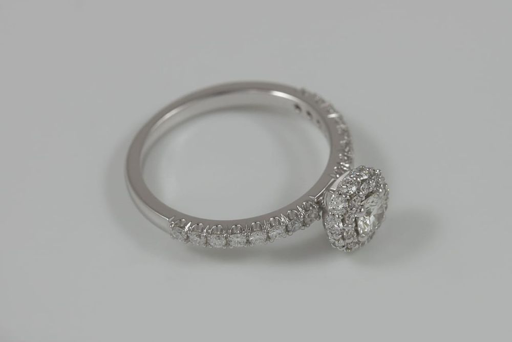 Золотое кольцо с бриллиантами