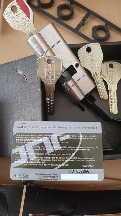 Fechadura a funcionar muito bem com uma segunda de oferta