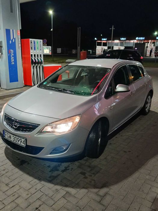 Sprzedam Opel Astra 2010 rok