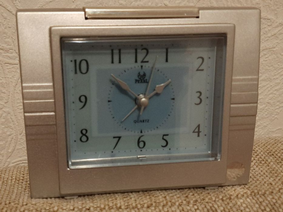 Настольные часы PEARL