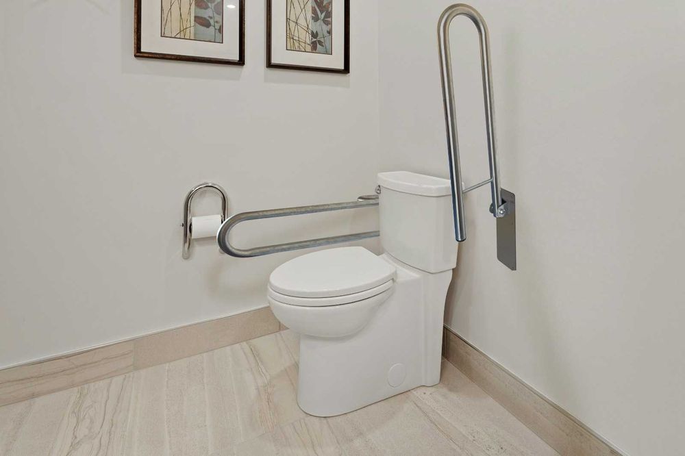 Apoio triplo de parede para pessoas com mobilidade condicionada