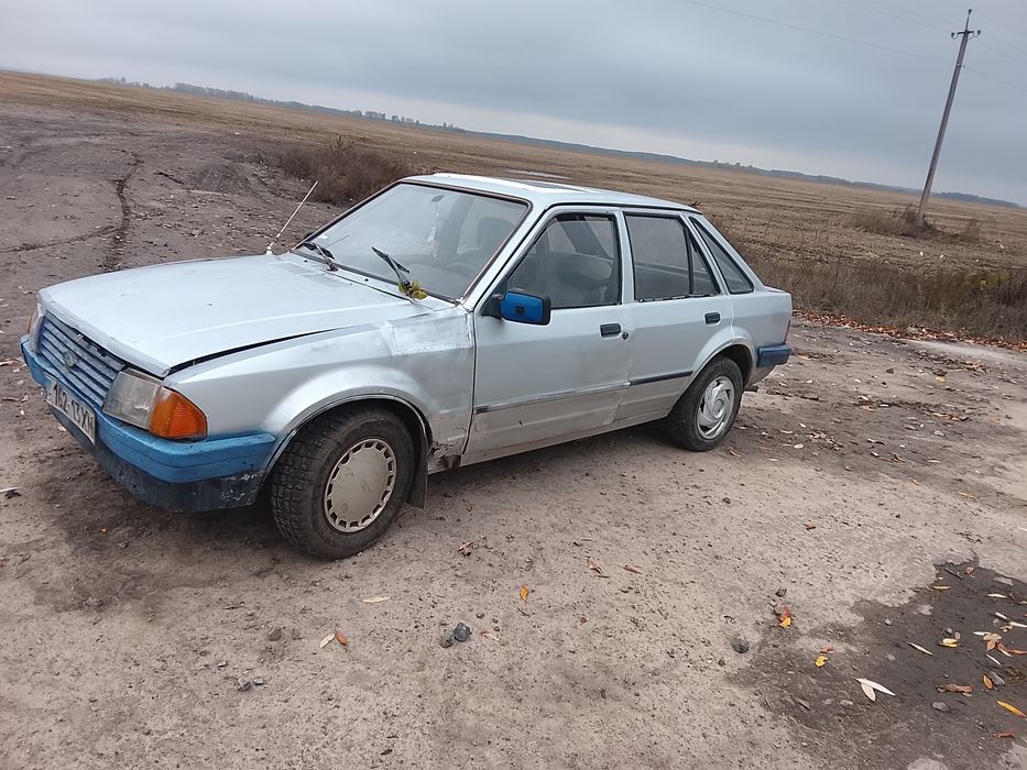 автомобіль форд ескорт