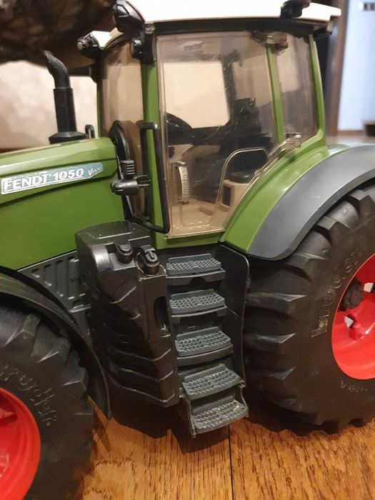 Fendt vario 1050 bruder traktor +drewna do przyczepy leśnej