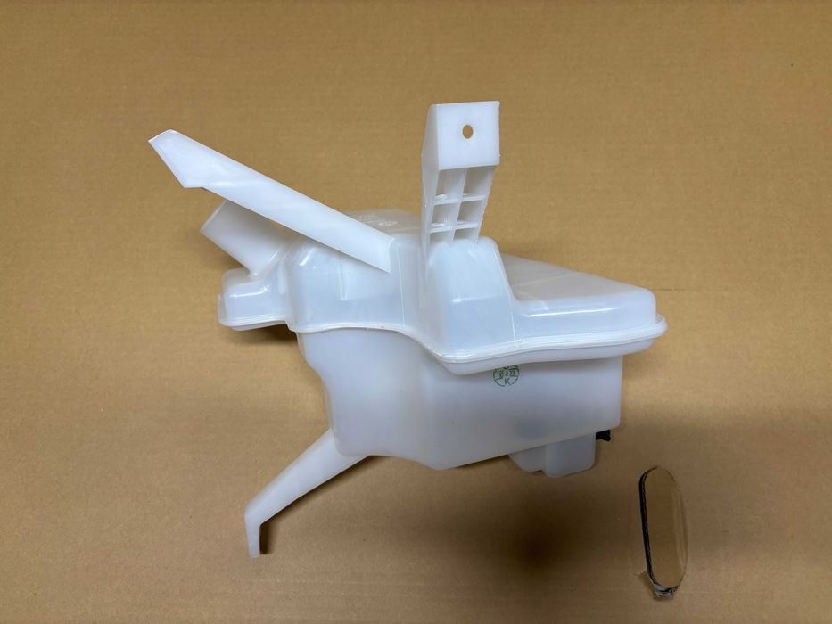 Бачок Nissan Leaf 2018-