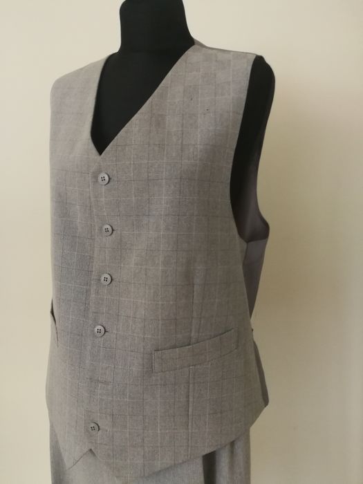 Garnitur męski trzy części z kamizelką jasny popiel 170 cm wzrostu