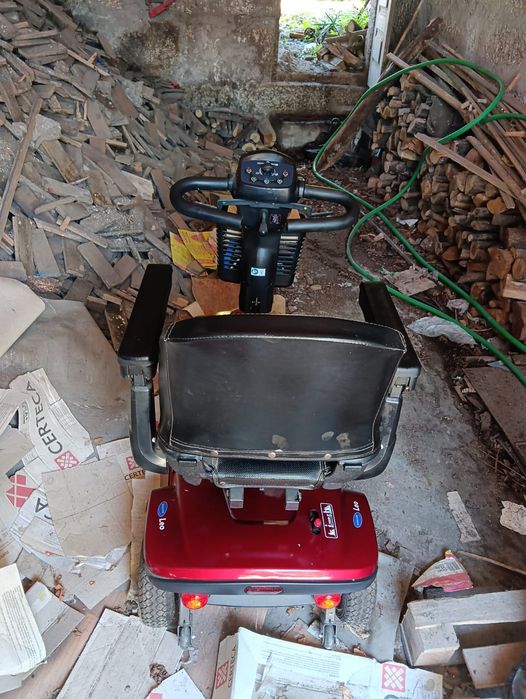 Scooter de mobilidade invacare leo