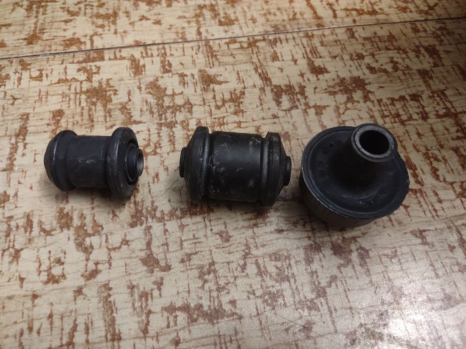 Продам сайленблоки рычага Опель омега