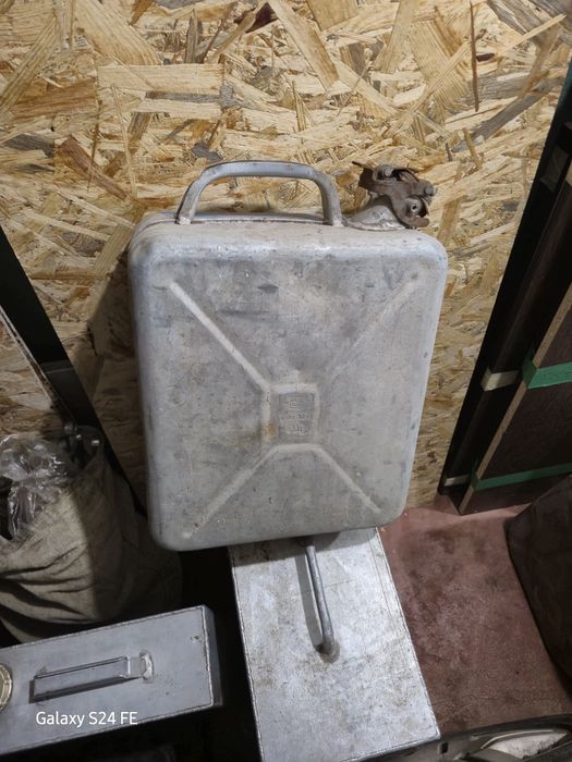 Продам алюминивую канистру 20л