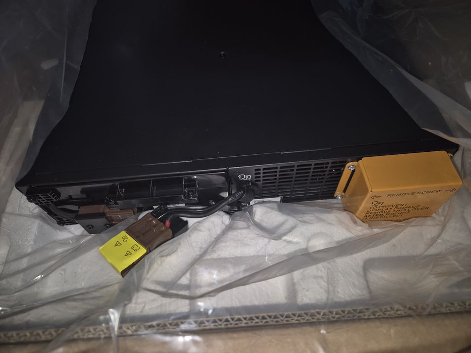 APC Smart-UPS SRT 3000VA (SRT3000XLI).