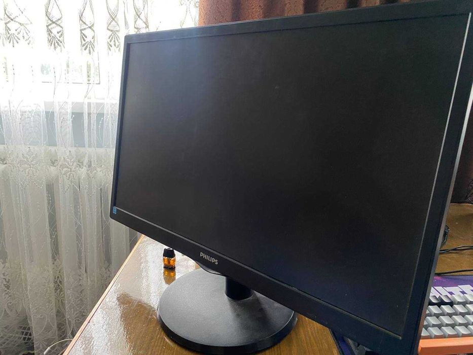 Продаю монітор Philips 243V5LSB/62. Повністю в робочому стані