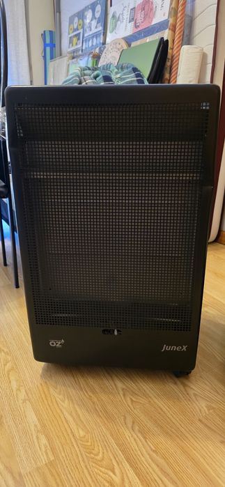 Vendo esse aquecedor à gás JUNEX ,  com as duas botijas .