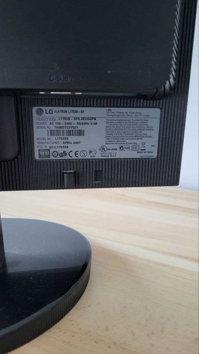 Monitory 17 cali Samsung i LG