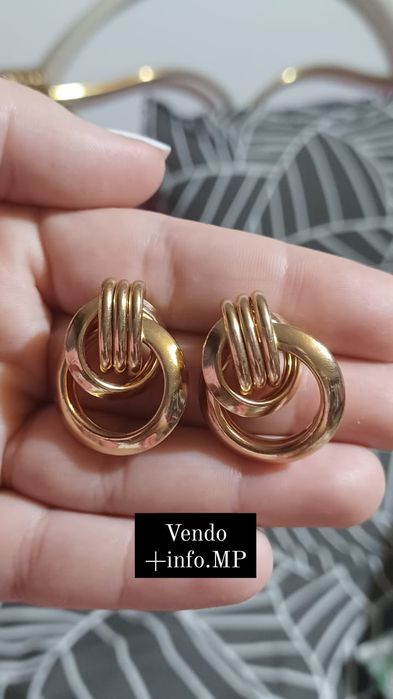 Vendo **BRINCOS NOVOS**