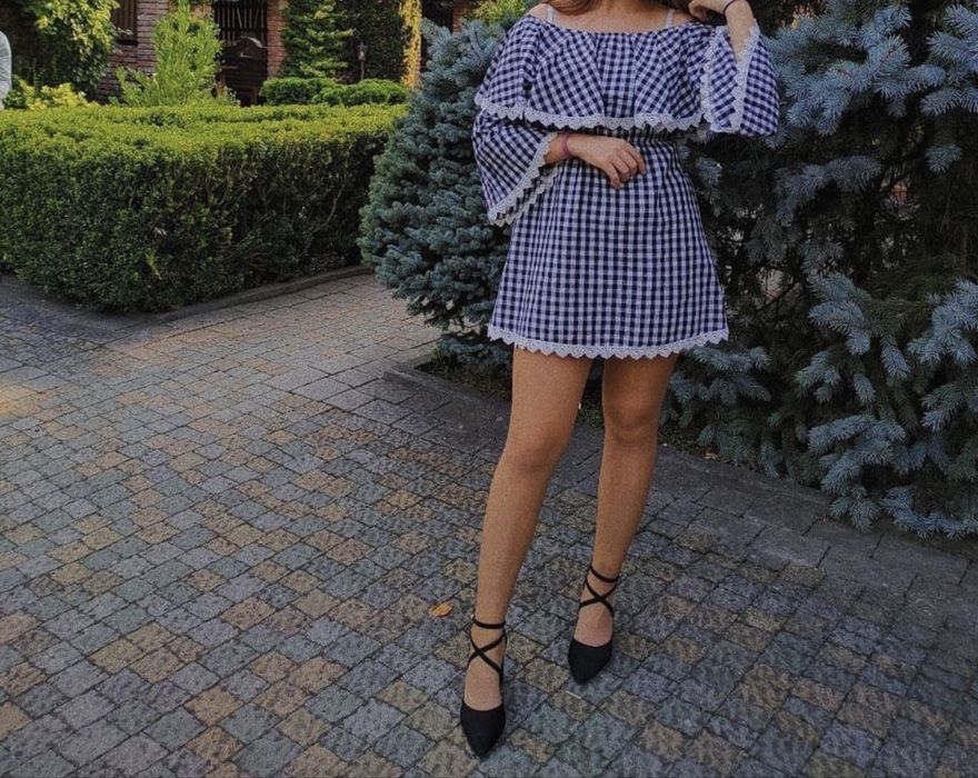 Сукня в клітинку