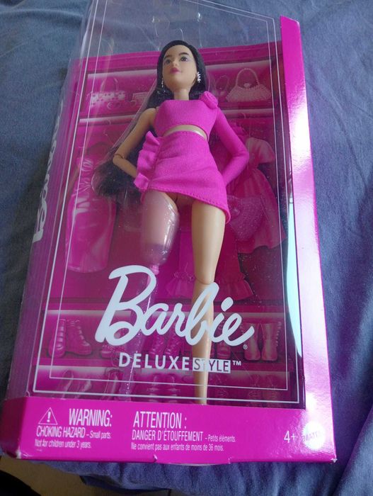 Barbie Deluxe Style n.º 2 - NOVA na Caixa (Prótese Brilhante / Barbiecore)