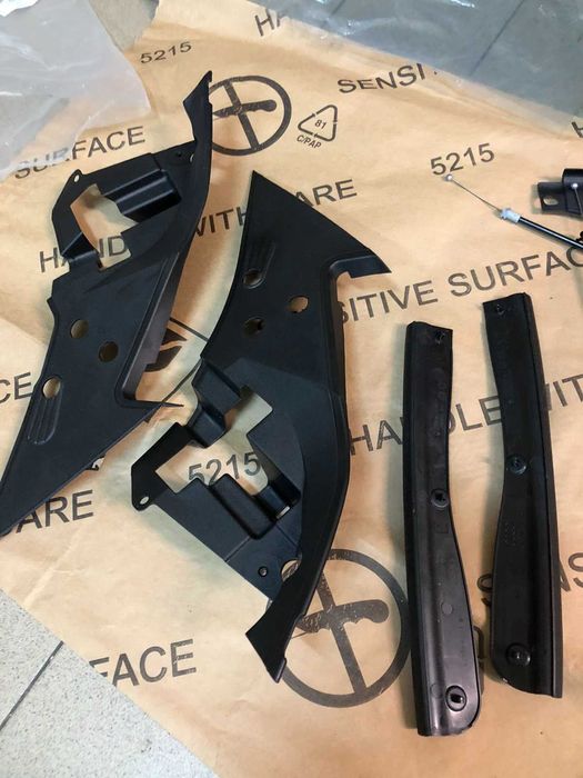 Audi А6 С8 накладка капоту,трос,тросік,направляюча,скоба,петля,комплек