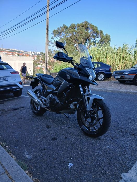 Honda NC750X de 2015 com 33 mil km, muito bom estado