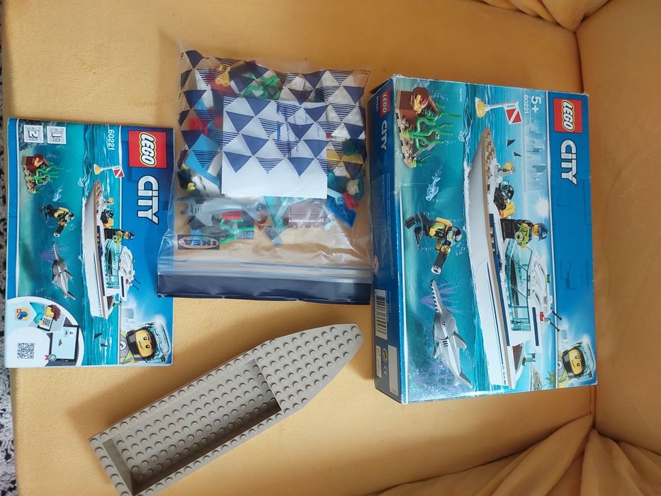 Lego dwa zestawy 60220 i 60221