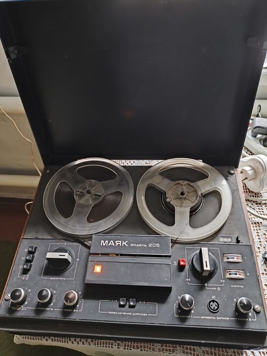 Магнітофон  Маяк 205