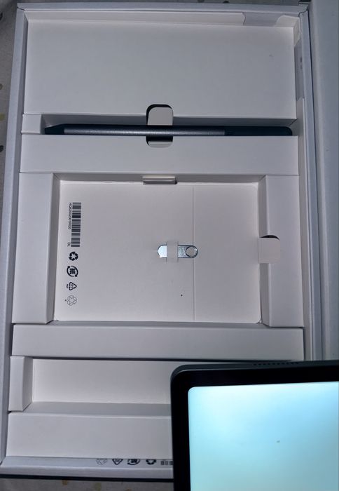 Vendo Tablet Lenovo como novo, 6 meses de compra e utilizado 4 vezes.