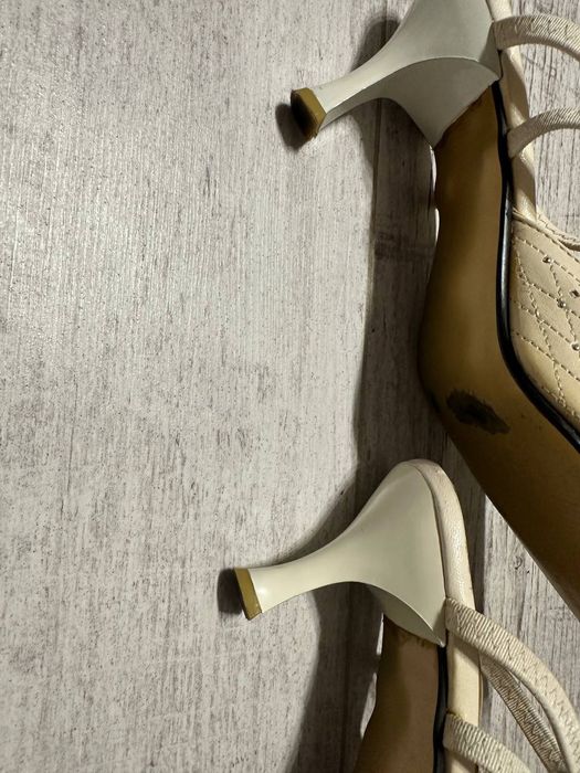 Слингбэки бежевые нарядные