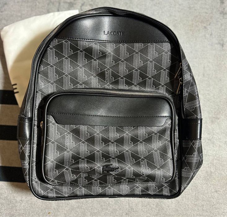 Рюкзак Lacoste.