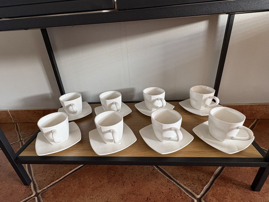 Filiżanki białe  do kawy 8 szy komlpet