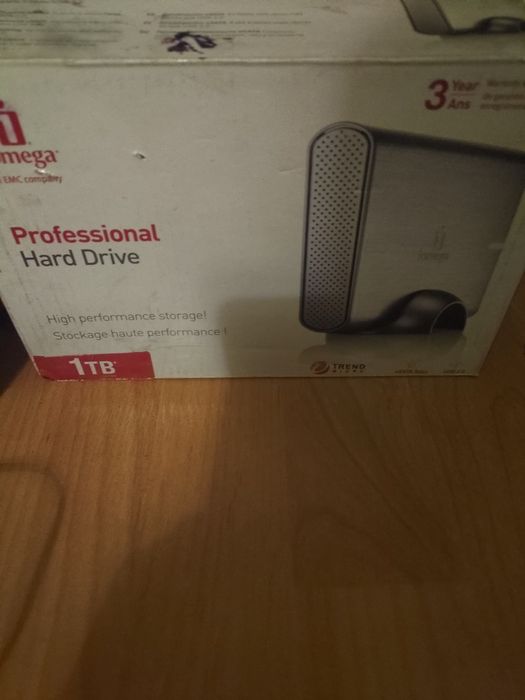 Продам жёсткий профессиональный диск Iomega на 1 Тб