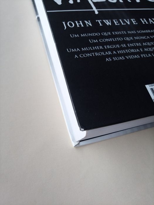 Livro "O viajante" de John Twelve Hawks