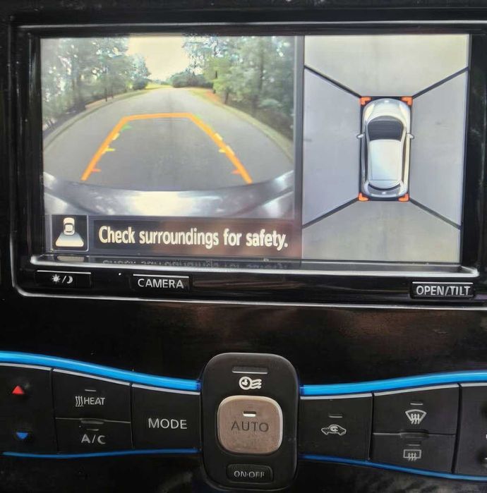 Nissan LEAF      2015