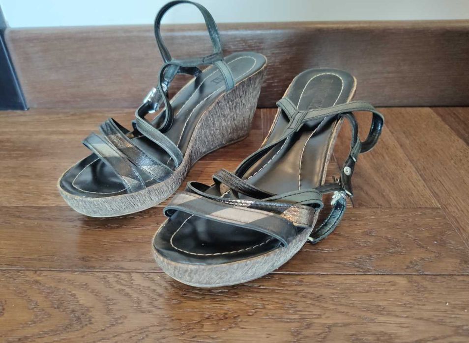 Lasocki CCC Czarne koturny sandałki na koturnach lekkie r 37