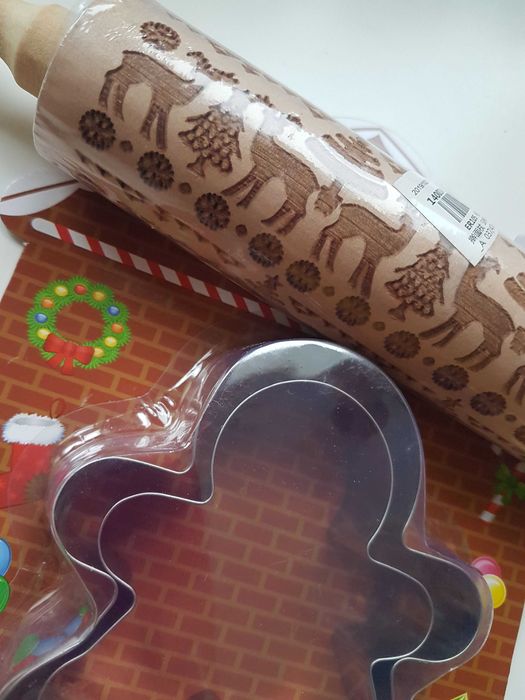 Wałek świąteczny i foremki wykrawaczki do  świątecznych pierniczków