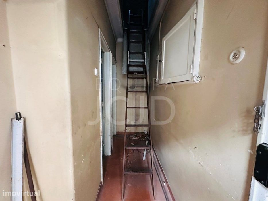 Apartamento T0+1 com Grande Terraço e Sótão - Avenidas Novas, Lisboa